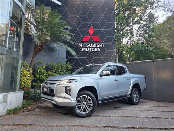 MITSUBISHI L200 TRITON 2.4 16V TURBO DIESEL SPORT HPE-S CD 4P 4X4 AUTOMÁTICO MITSUBISHI L200 TRITON 2.4 16V TURBO DIESEL SPORT HPE-S CD 4P 4X4 AUTOMÁTICO
